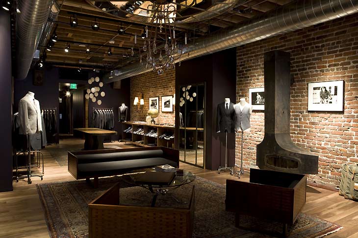 In summer 2008 men's designer John Varvatos, who opened at last in April a new boutique in the original birthplace of Punk in New York, presented his first fragrance for women. 