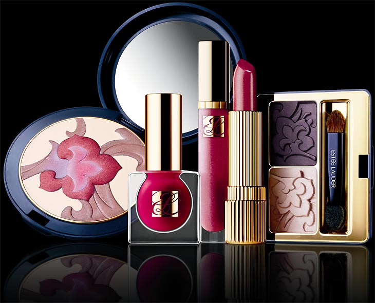 'Fuchsia Now' is the title of the new spring collection by Estée Lauder. The concept of the colors is developed from the idea of the first warm evenings which can be spent outside. Inspired by the fashion seen on international catwalks, the design-team by Estée Lauder has chosen colors which fit perfectly to the coming fashion: neutral tones combine with vibrant fuchsia and bold berry shades for geometric patterns and graphically stylized florals on sheer fabrics and soft, billowy silhouettes. The allover look is chic and casually elegant.